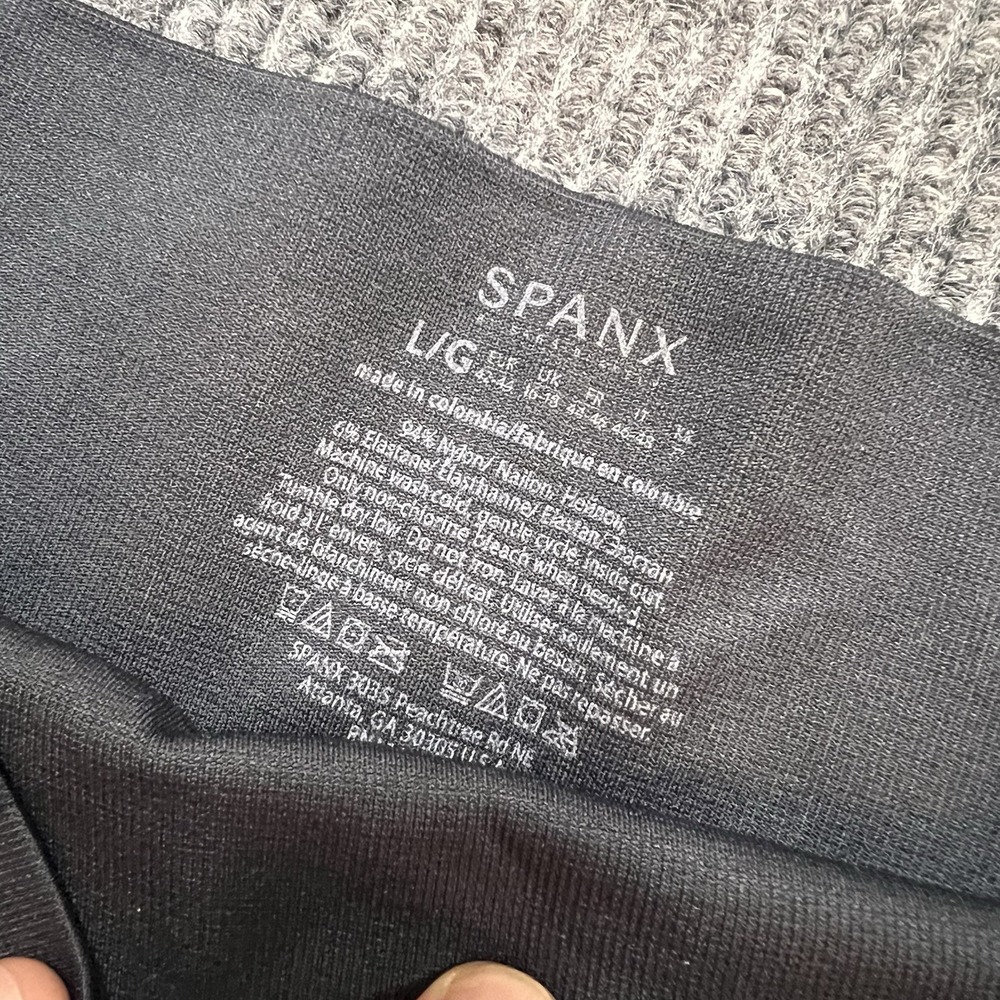Spanx Look at Me Now Seamless Cropped Leggings Womens Large Black Camo Stretch - Picture 5 of 5